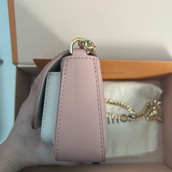 Louis Vuitton Lockme Tender Pochette in Pink and White - Picture 2 of 12